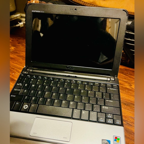 Dell Inspiron Mini 10 in Black and Gray